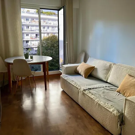 Cosy Near The Eiffel Tower